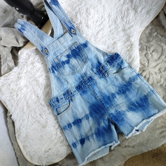 The Children's Place Girl's Tie Dye Overall Shorts - Picture 2 of 8